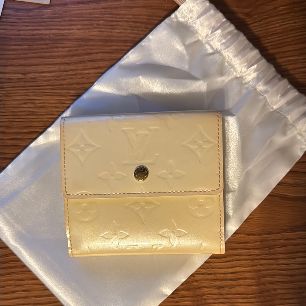Louis Vuitton Cream Vernis Billfold Wallet